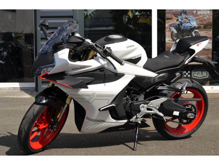 CFMoto 450SR – Sportive A2, poids plume & look agressif