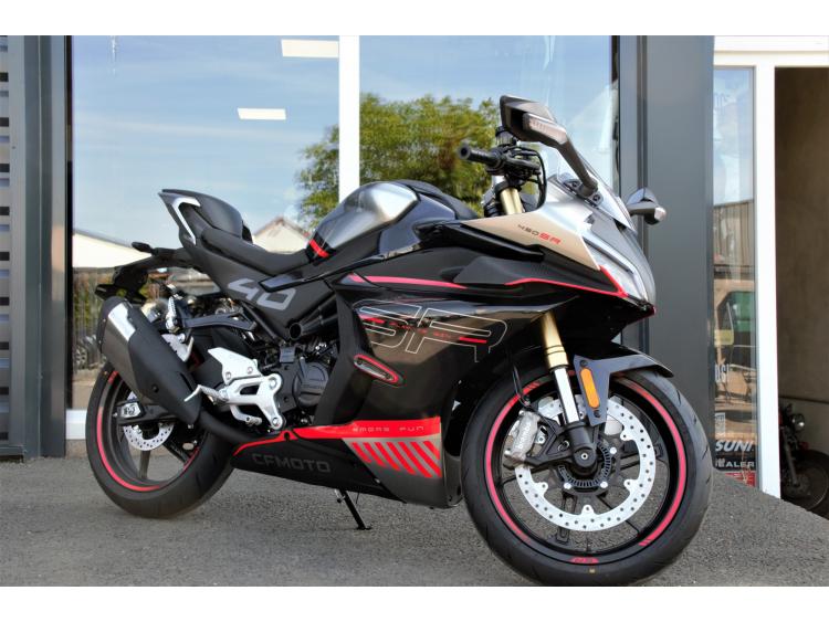 CFMoto 450SR – Sportive A2, poids plume & look agressif
