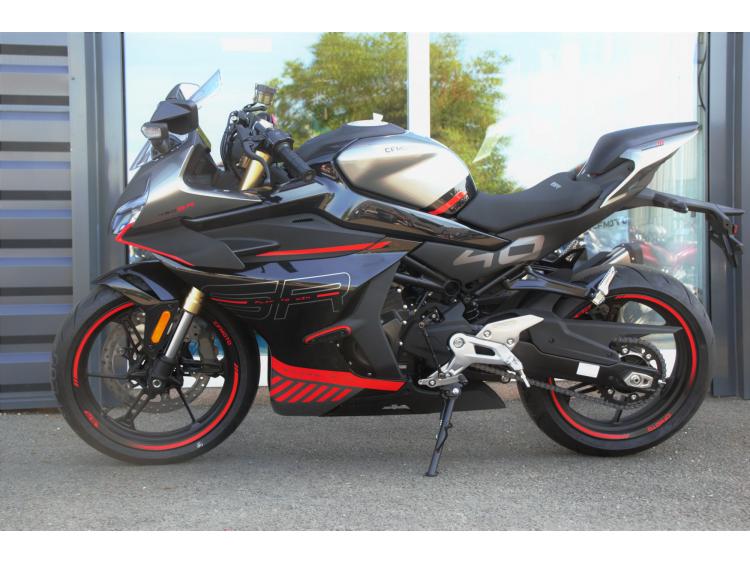 CFMoto 450SR – Sportive A2, poids plume & look agressif