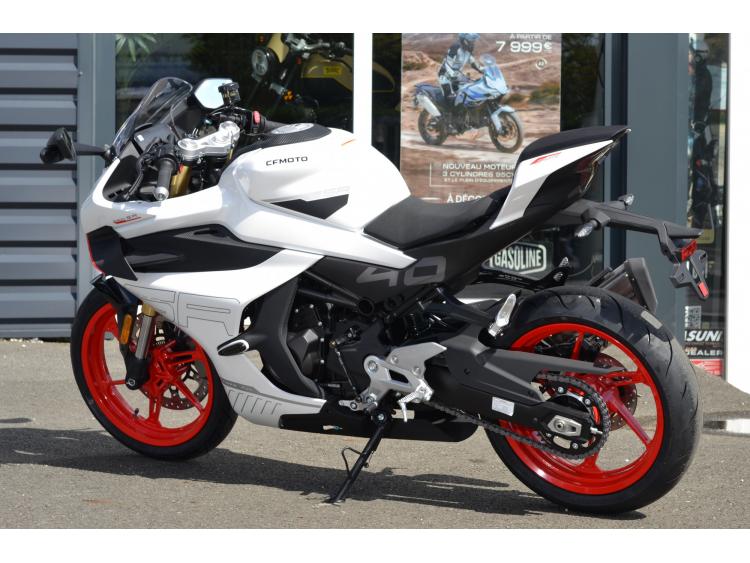 CFMoto 450SR – Sportive A2, poids plume & look agressif