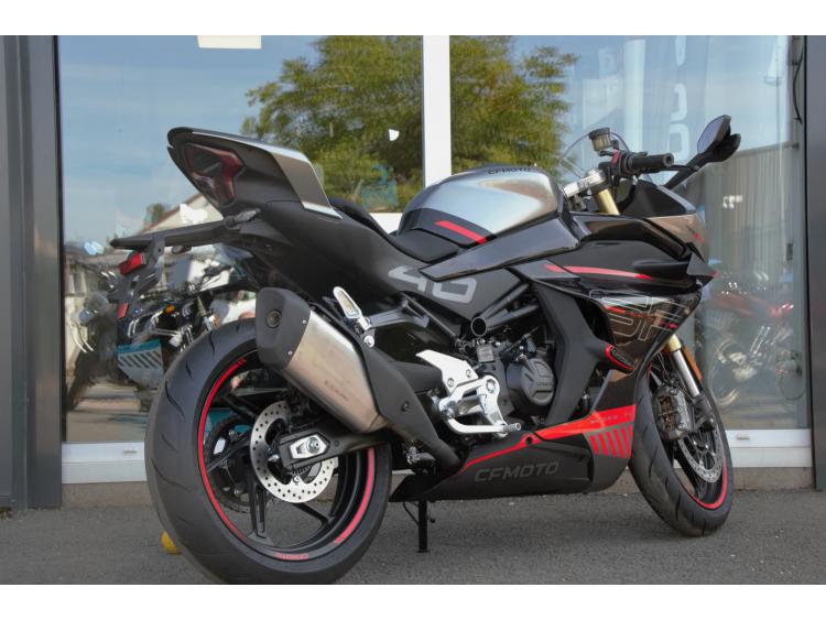 CFMoto 450SR – Sportive A2, poids plume & look agressif