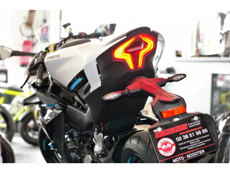 CFMoto 450SR – Sportive A2, poids plume & look agressif